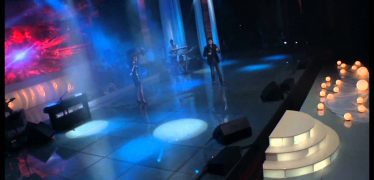 Christine Pepelyan Feat. Arman Hovhannisyan – Erb Indz Het Es (Concert in Hamalir 2012)