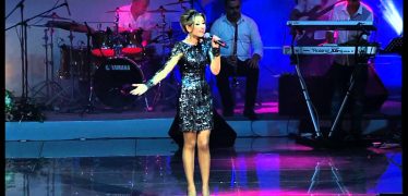 Christine Pepelyan – Ashxarhs Qez (Concert in Hamalir 2012)