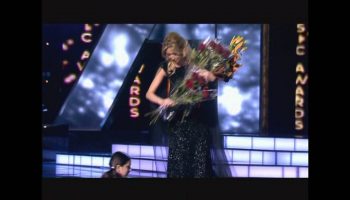 Christine Pepelyan – Shnorhakal Em (Armenia Music Awards 2012)