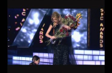 Christine Pepelyan – Shnorhakal Em (Armenia Music Awards 2012)