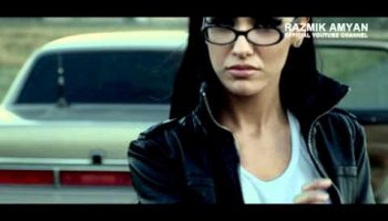 Razmik Amyan Feat. Lilit Hovhannisyan – Qonn Em Darcel