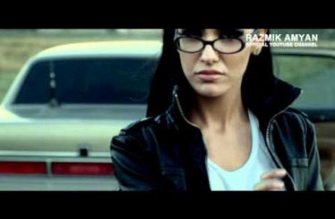 Razmik Amyan Feat. Lilit Hovhannisyan – Qonn Em Darcel